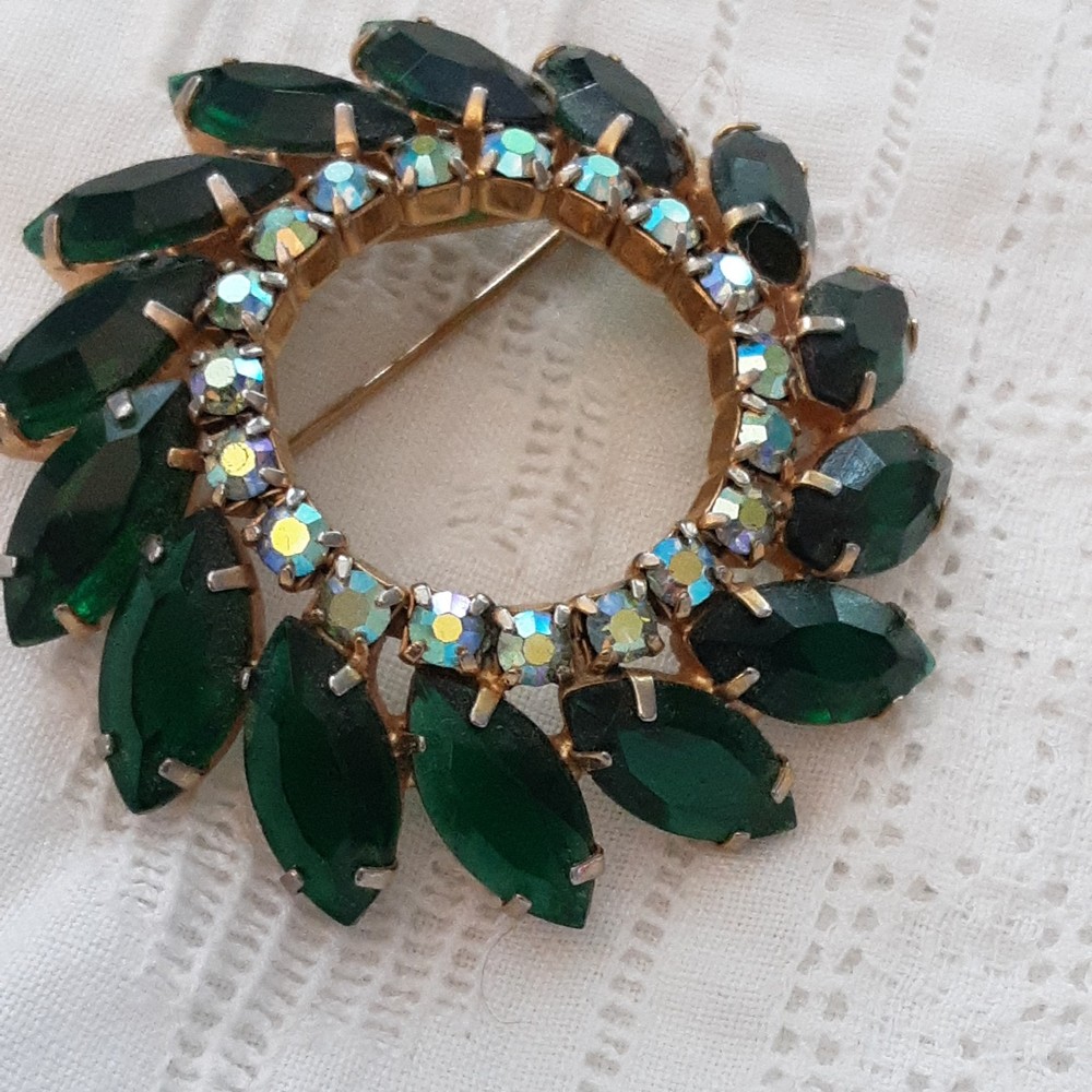 VINTAGE Green Navette and AB Clear Stones Gold Tone Round Brooch 2.25″