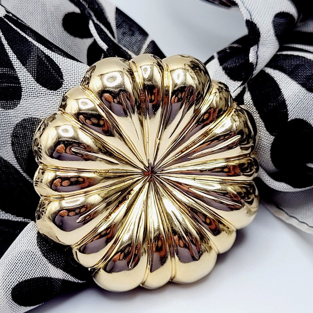 Jeri Lou Gold Tone Floral Like Curved Ridge Gold Tone Vintage Scarf Ring Clip