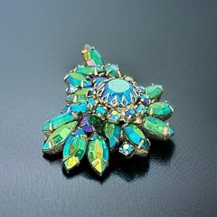 Vintage 1950s Peacock AB Emerald Rhinestone Brooch Silver Tone Marquise Chaton