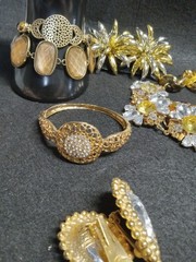 Vintage 2 Modern Costume Jewelry Necklaces Bracelets Earrings And More Amber Lot