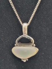 Vintage Black Onyx Mother of Pearl Pendant Necklace 925 Sterling Silver 20″ SW