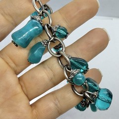 Vtg Bold Teal Resin Chunky Bead Charm Chain Cha Cha Statement Bracelet 7.5 Inch