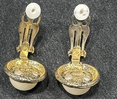 Vintage Faux Pearl Cabochon/Goldtone Metal Clip On Earrings – Costume Jewelry 1”