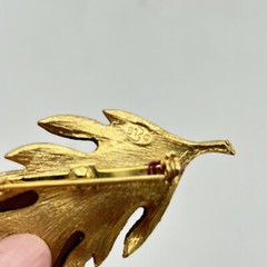 Lind Gal Leaf Brooch Pin Gold Tone Smokey Black Tips Textured LG Vintage