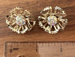 VTG 1968 Sarah Coventry Aurora Borealis Rhinestone Flower Brooch Earrings Set