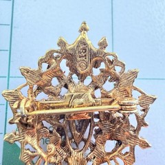 Vintage Faux Pearl & Jade Rhinestone Gold Tone Lapel Pin Brooch Signed ART