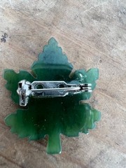 Vintage Carved Green Nephrite Jade Stone Canadian Maple Leaf Brooch Pin