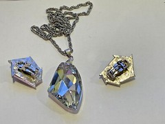 Gorgeous 18KT Gold Plated Necklace with Matching Earrings SPARKLY
