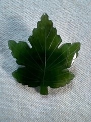 Vintage Carved Green Nephrite Jade Stone Canadian Maple Leaf Brooch Pin