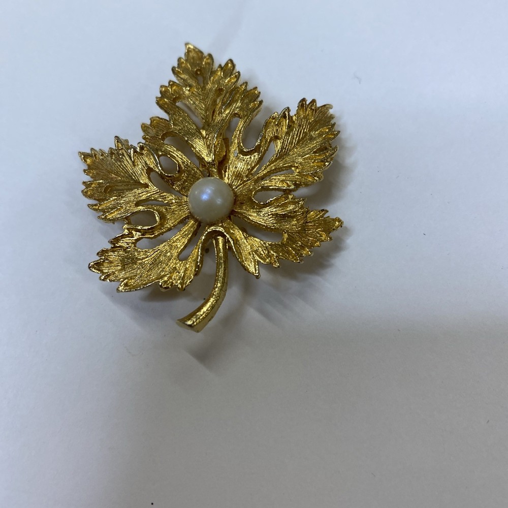 Vintage Maple Leaf Brooch Gold Tone Pin With Faux Pearl Bright And Shiny 2”