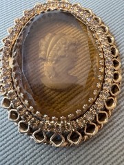 Vintage Warner Intaglio Light Brown Glass Cameo Pendant & Gold Tone 23” Necklace