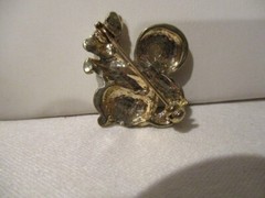 KIM ROGERS Goldtone Squirrel w/Clear Rhinestone Body & Black Eye 3/4″w x 1 1/8″L