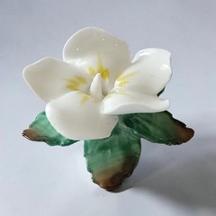 Artone Bone China Gardenia Brooch Pin Flower Floral White England Vintage Dainty