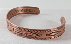 Wheeler Manufacturing Co. solid copper petite cuff embossed arrows 2 1/8″ dia
