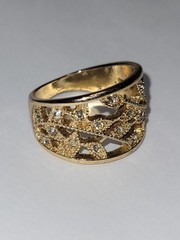 Vintage Goldtone Ring Floral Leaf Style Cocktail Band Clear Rhinestone Accents