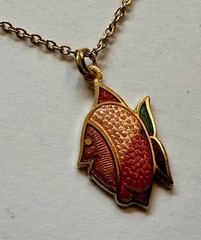 VINTAGE fish enamel metal colorful pendant 1″ necklace 20″ gold plated