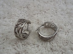 Silvertone Hoop Pierced Earrings (D75)