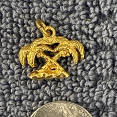 Vintage Unbranded Gold Tone Palm Coconut Tree Pendant Charm Free Shipping