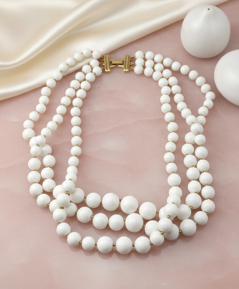 Vintage Trifari White Beaded Necklace Triple Strand Graduated 21 In Gold Tone