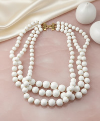 Vintage Trifari White Beaded Necklace Triple Strand Graduated 21 In Gold Tone