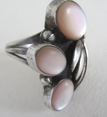 NAVAJO SOUTHWEST STERLING RING w MOP, SIZE 6.75, 1.02 INCH WIDE, 6 GRAMS, SIGNED