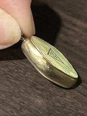 VICTORIAN 2.83g BB Co. GOLD FILL HAIR ASHES MEMORIAM LOCKET PENDANT MONO