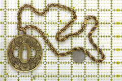 VINTAGE ALVA JAPANESE SAMURAI SWORD TSUBA GOLD CHAIN NECKLACE 25.25″ SIGNED