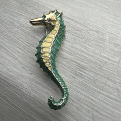Vintage AAI Sea Horse Brooch Silver Tone Metal Green Yellow Enamel 2 1/4”