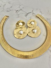 Vintage 1980’s Bold Gold And Faux Pearl Disk Clip Earrings Les Bernard Style