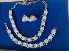 Vintage Judy Lee Signed White Moonglow Lucite Parure Necklace Bracelet Earrings