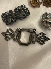 VTG-NOW JEWELRY LOT GLASS Stones Clear Brooch Blue/ Pink Red Earrings Post Clip