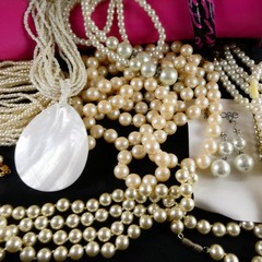 Huge Vintage Faux Pearl Jewelry Lot 4 lbs 30 Necklaces Bracelets 40 Piece Lot