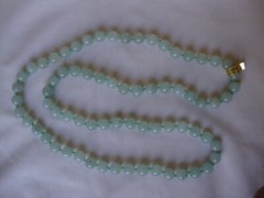 VINTAGE 1970s TAIWAN HANDMADE 10 MM AVENTURINE JADE 32″ ENDLESS BEAD NECKLACE
