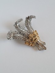 KJL Prince of Wales Dutchess Windsor Replica Rhinestone 3 Feather Crown Brooch