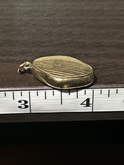 VICTORIAN 2.83g BB Co. GOLD FILL HAIR ASHES MEMORIAM LOCKET PENDANT MONO