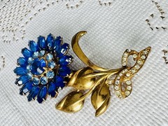 Stunning Gold Tone Pot Metal Blue Rhinestone Floral Brooch Art Deco 1930s 1940s