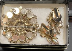 Vtg Prongset Red & Pink AB Rhinestones Gold Tone Brooch Pin & Clip Earrings