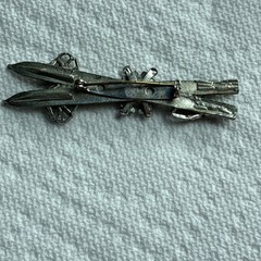 Vintage Old Fashioned Ski Poles Silver Tone Brooch Pin Lapel Snowflake