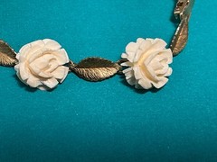 🌸 Vintage Krementz Bracelet Gold Overlay Carved White Roses Floral Leaf Link 🌸