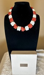 Vintage 1986 Avon “Spectator” necklace with box