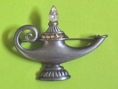 Vintage AJC Signed GENIE’S LAMP w/ Clear Stones Brooch In Pewter