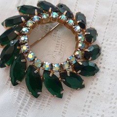 VINTAGE Green Navette and AB Clear Stones Gold Tone Round Brooch 2.25″