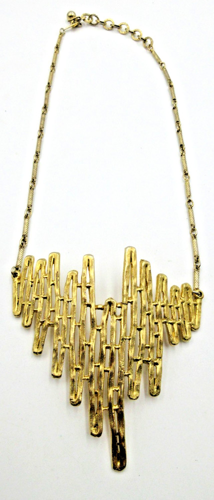 VTG SIGNED CELEBRITY NY 18″ ADJ TO CHOKER GOLD TONE UNUSUAL OPEN WORK Necklace