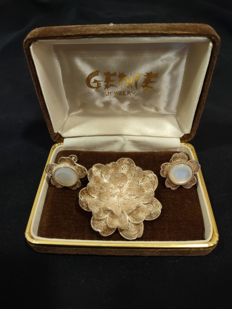 Vintage Brooch and Earrings Set Spun Wire Lotus French Twist Back