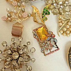 Vintage To Now Lot Of 18 Unsigned (1 signed) Gorgeous Brooch & Pin