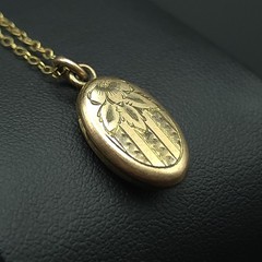 Vintage 12K GF W.C. Co Engraved Oval Photo Locket 17″ Necklace