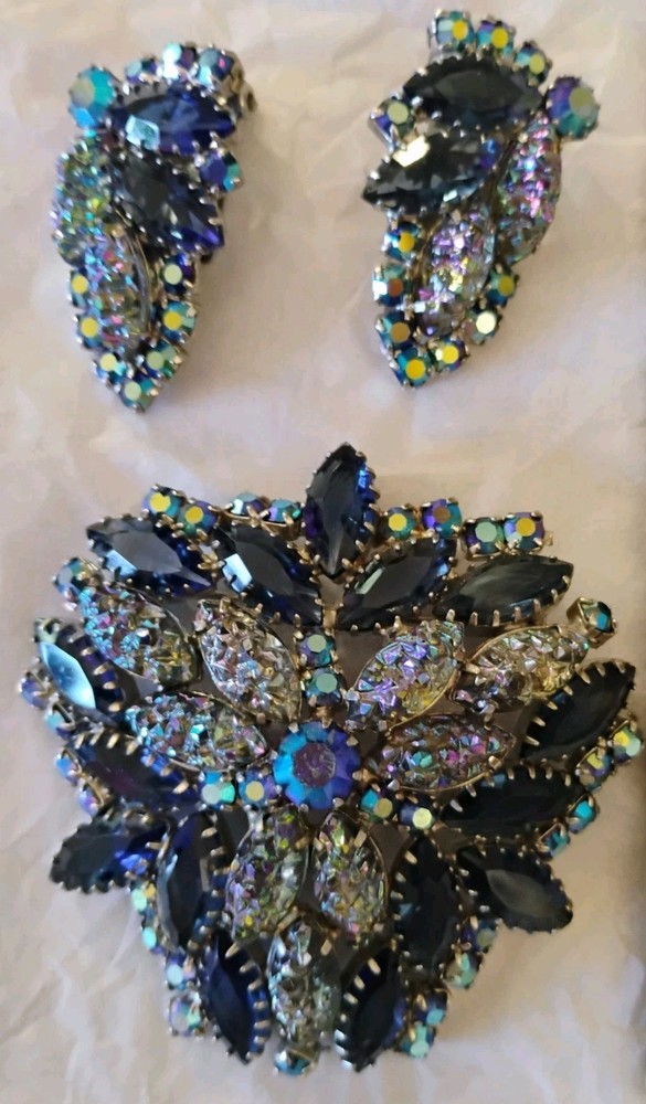D&E Juliana Lava Glass & Blue AB Rhinestone Brooch/Earring Set Vintage Exquisite