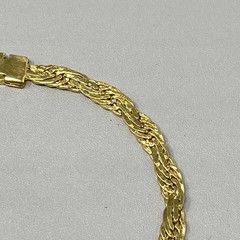 Gold Tone Flat Chain Woven Bracelet Textured Fold Over Clasp Everyday Work 7.25″