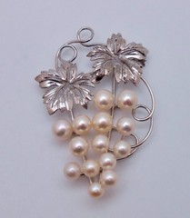 Vintage Sterling SILVER Marked Grape Bunch Pearl Brooch Pin E44