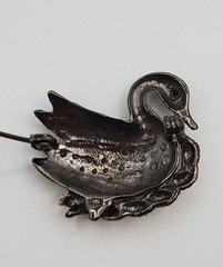 925 Swan Brooch 1.25in Rhodium Plate Sterling Silver Peridot Onyx Figural Estate